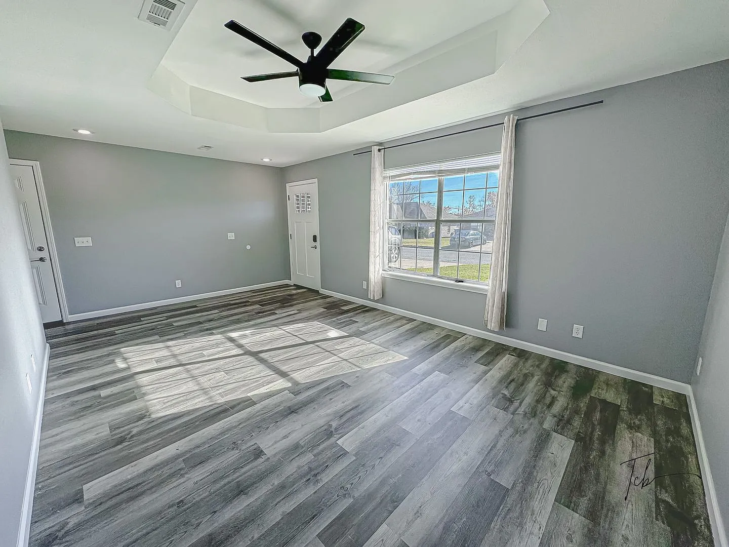 Available Now! 3 Bedroom, 2 Bathroom in Prime Bentonville Location, w/ Garage and Fenced-in Backy... — Photo 1