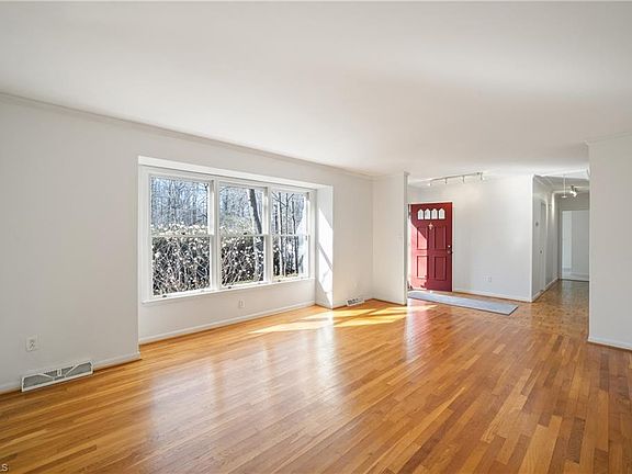 4th image of 3941 Tonbridge Ln