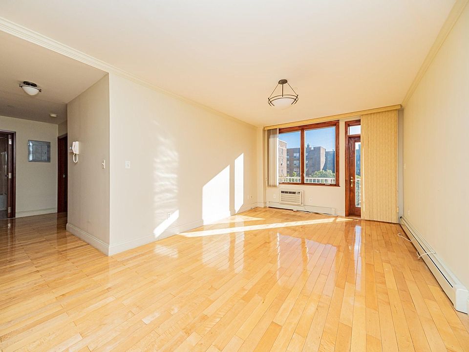 1st image of 1728 E 19th St APT 4A