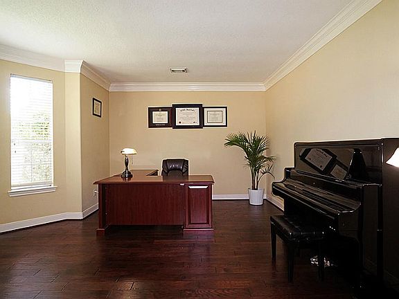 2nd image of 20 Amberstone Dr