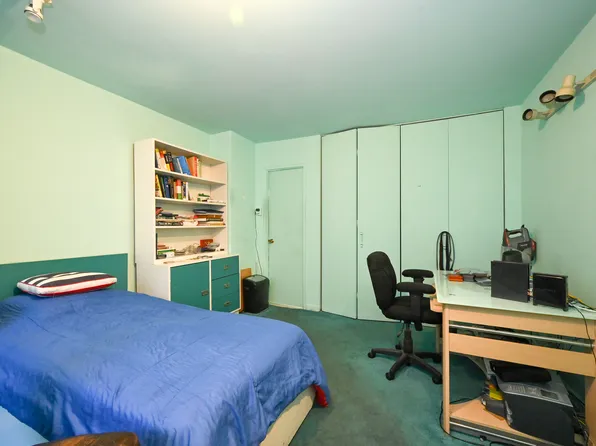 61-20 Grand Cent Parkway image 24 of 25