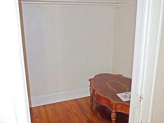 4th image of 2012 Baxterly Ave APT 9