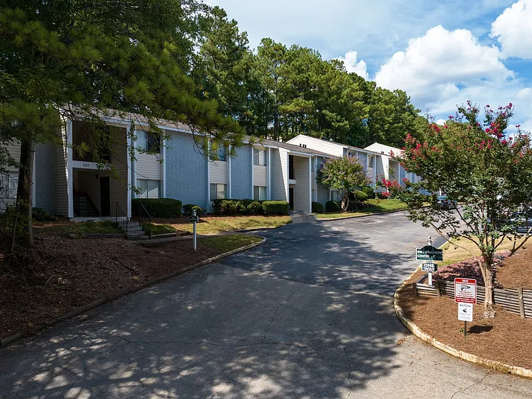 Beacon Pointe Apartments — Photo 14