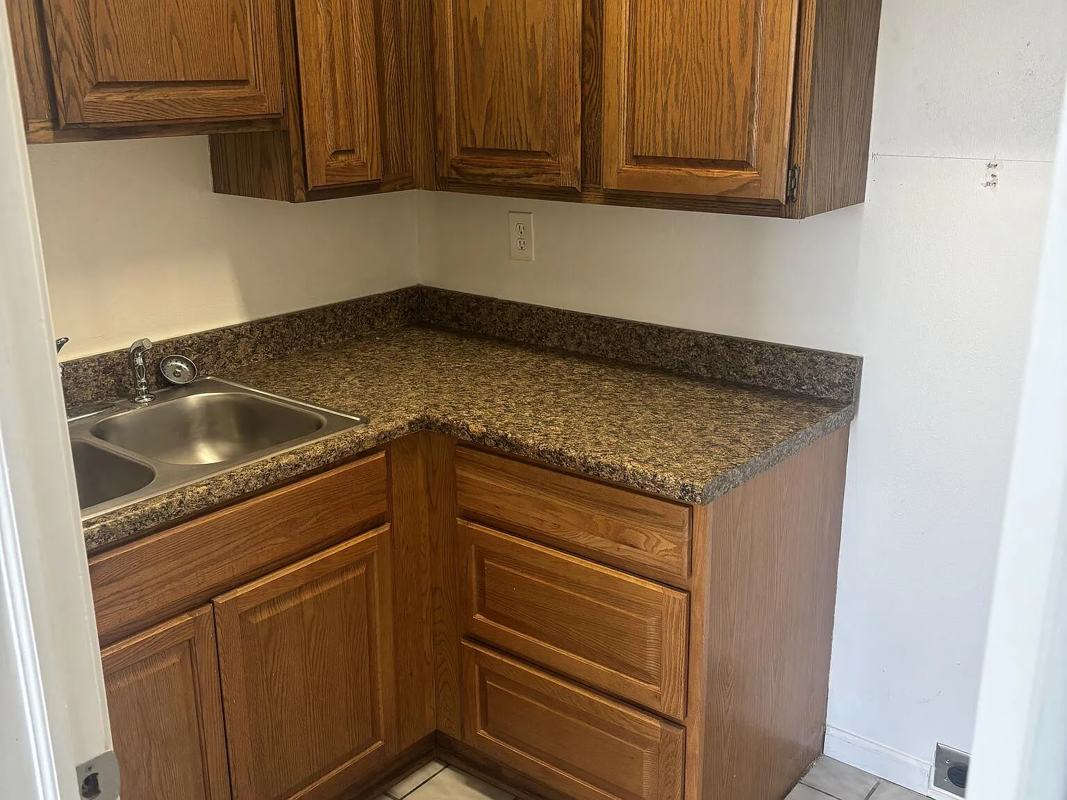 4 bed, 1000 sqft, $1,850 — Photo 4