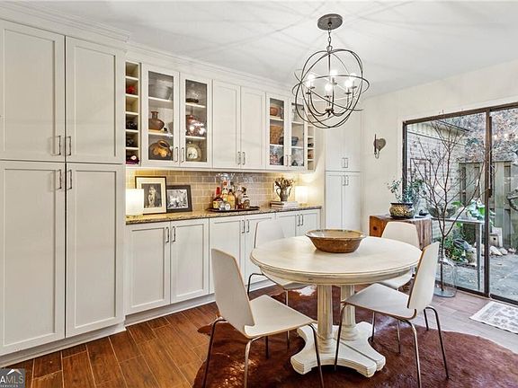 3rd image of 162 Lablanc Way NW