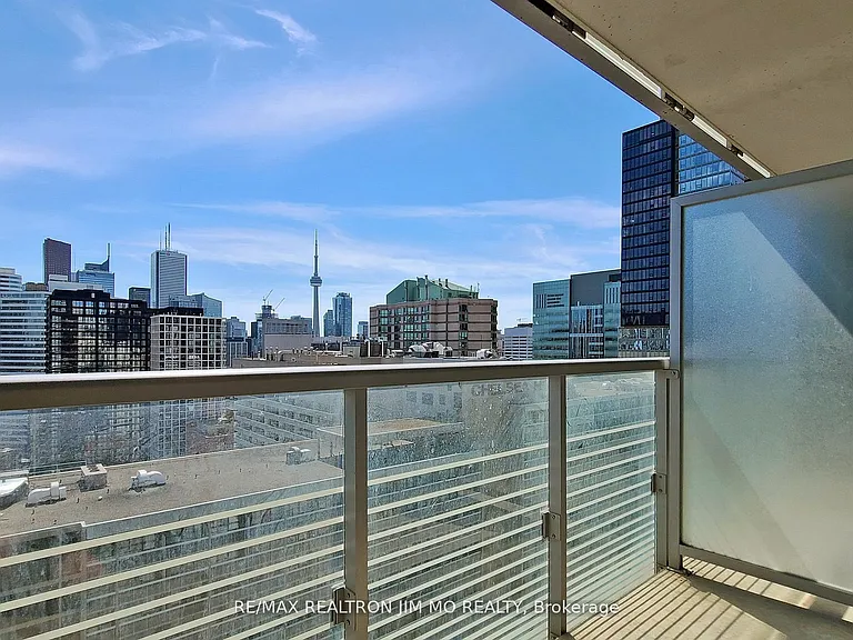 386 Yonge St #2508 — Photo 25