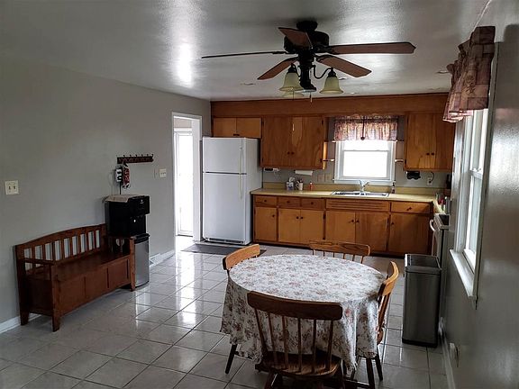 Kitchen appliances included