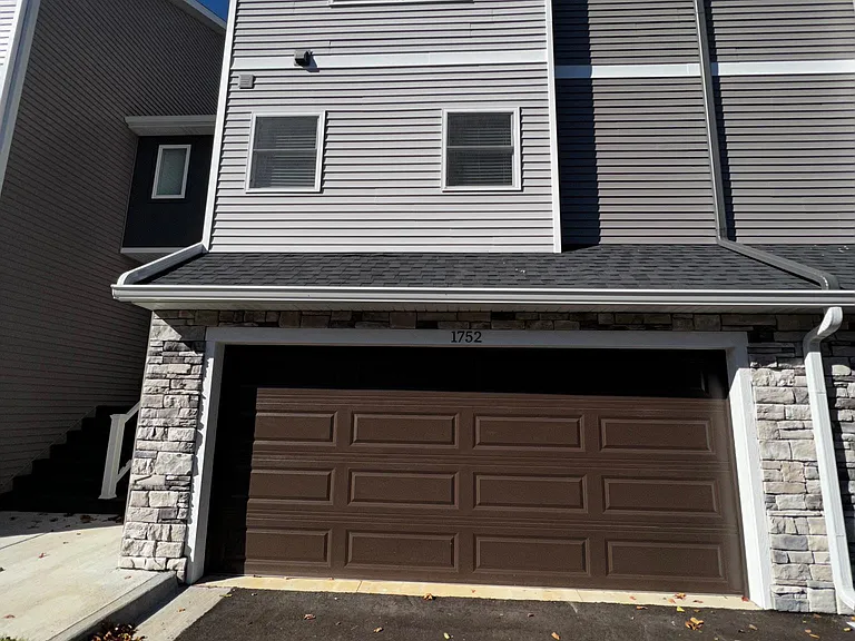 1750 Chief Okemos Cir — Photo 24