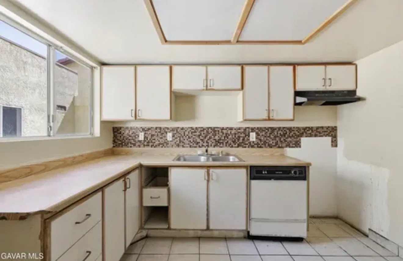 3 bed, 1316 sqft, $2,400 — Photo 2