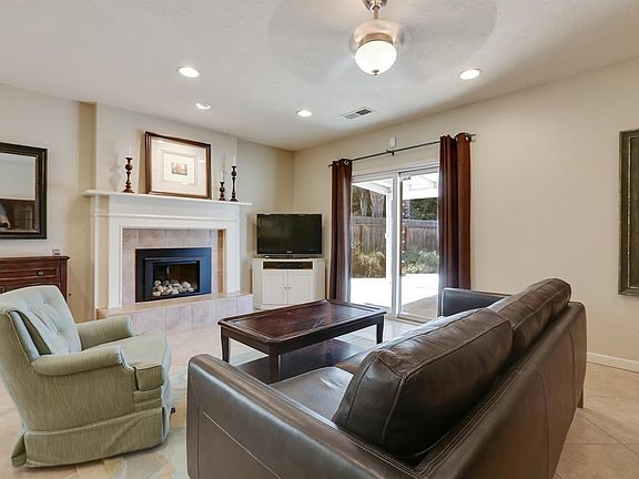 4th image of 2101 S Peppertree