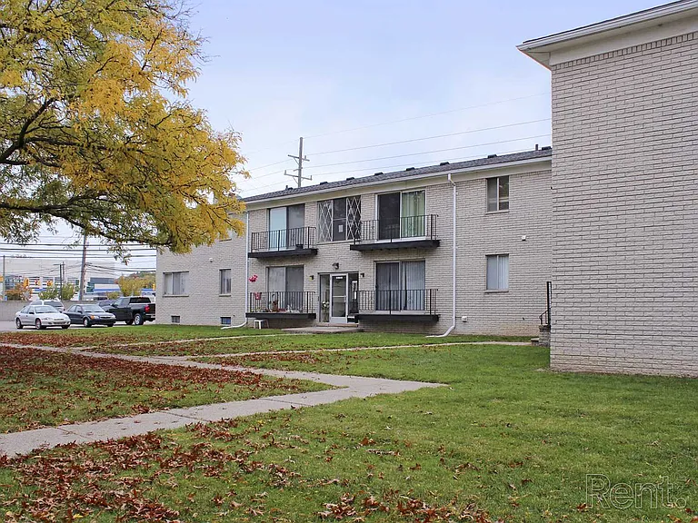 Pleasantview Manor Apartments — Photo 7