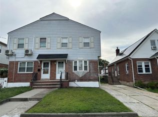 4752 196th St, Flushing, NY 11358