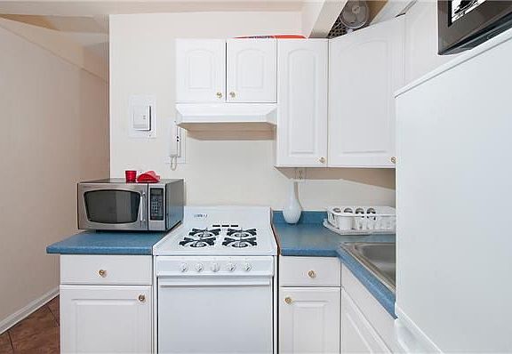 4th image of 245 E 33rd St APT 5