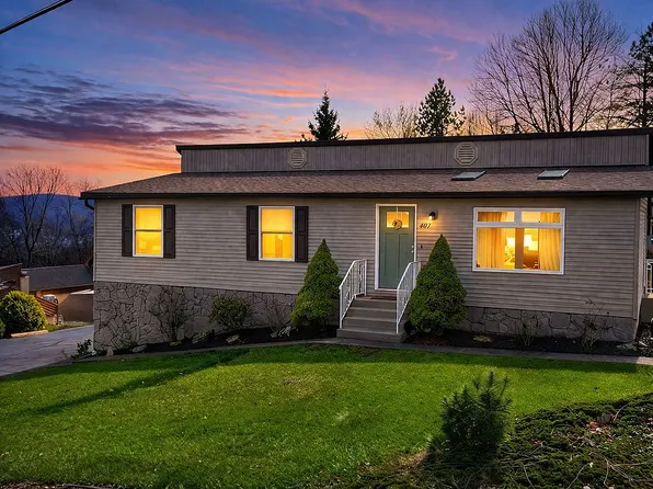 407 Kingsley Blvd, Peckville, PA 18452