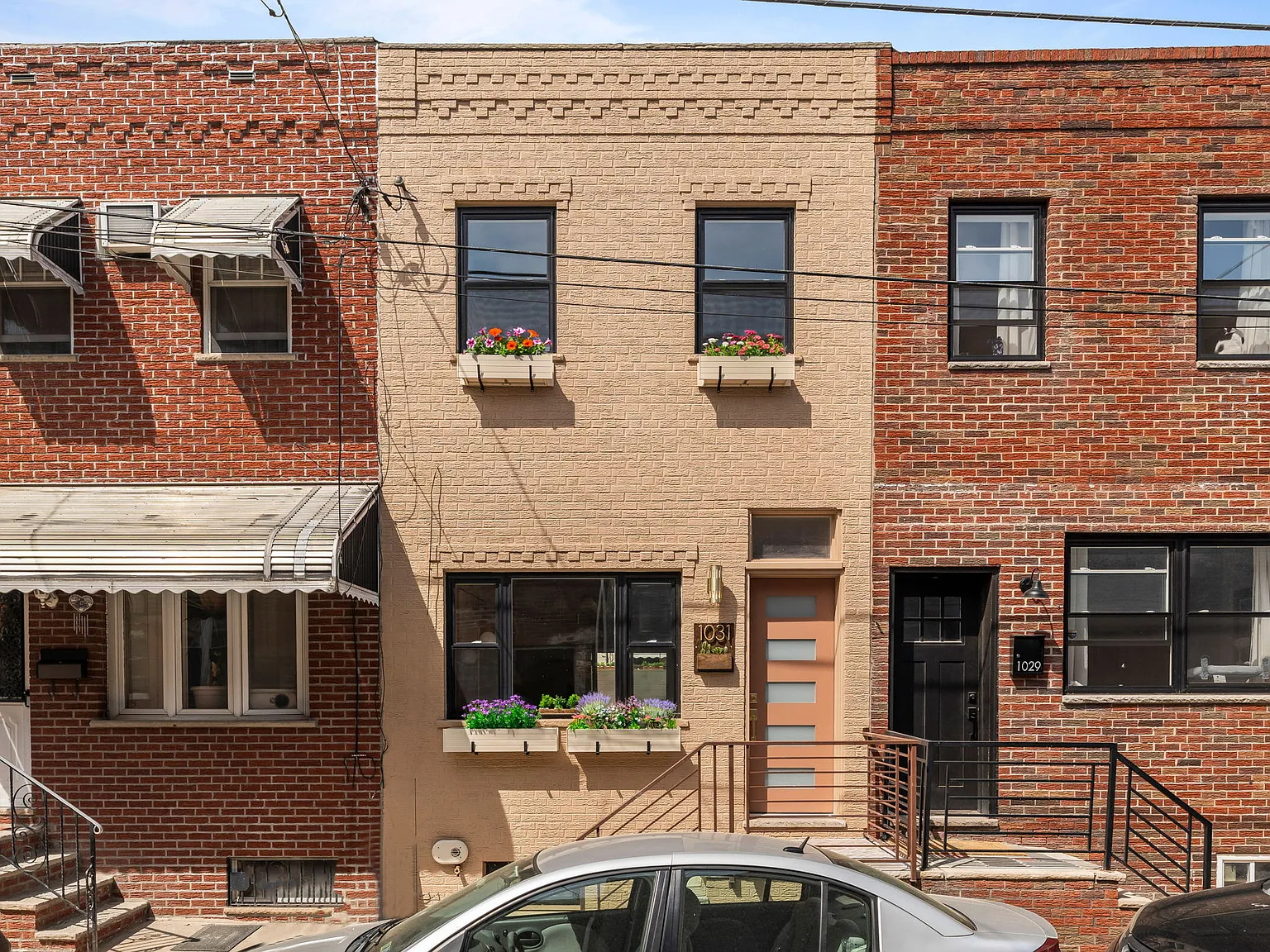 2 bed, 2.5 bath, 1250 sqft, $4,200 — Photo 1