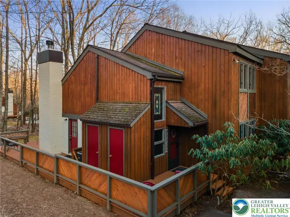 63 Ruffed Grouse Ct, Lake Harmony, PA 18624