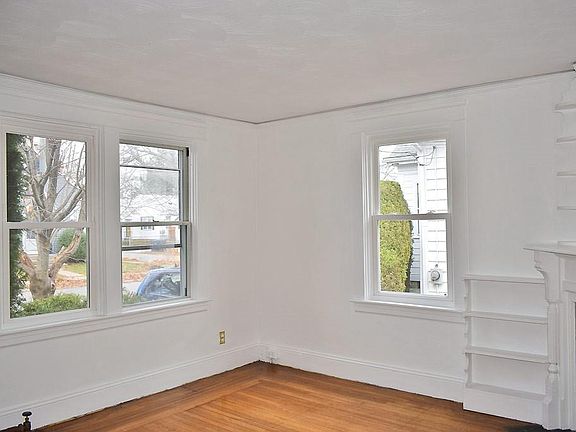 5th image of 90 Bradley St