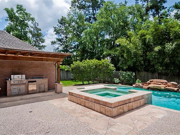 The privacy landscaping makes this backyard the perfect place for a Summer Escape Vacation!