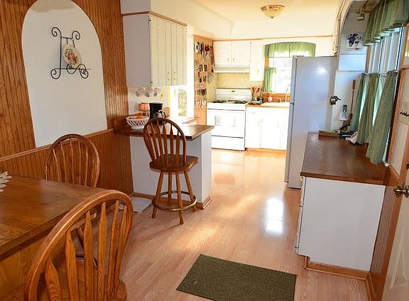 5th image of 26W240 Parkway Dr