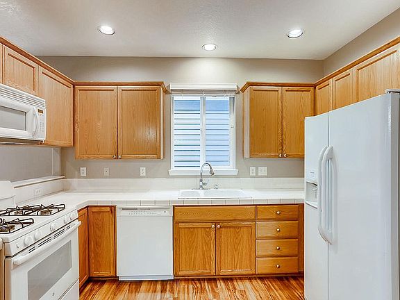 4th image of 1174 SE Bacarra St