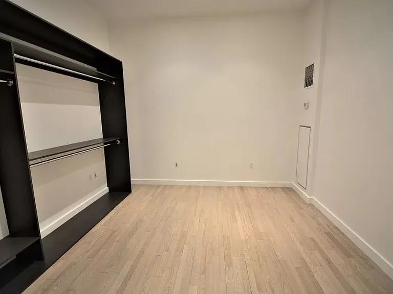 20 Pine St #711 — Photo 7