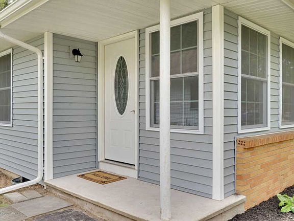 2nd image of 2137 Mount Hood Ln