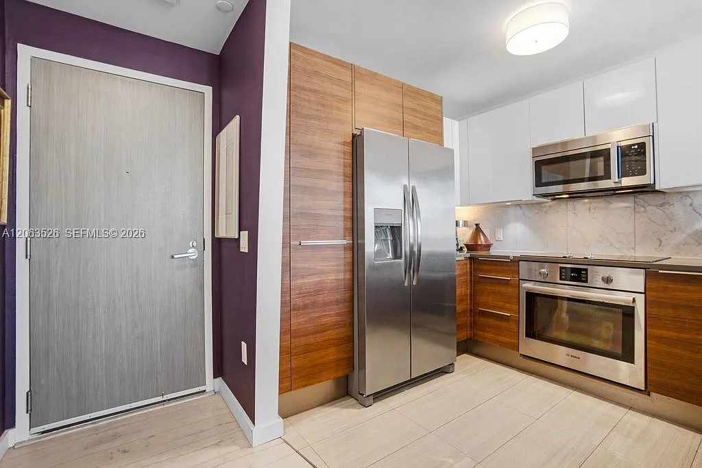 The Crimson Condo — Photo 4