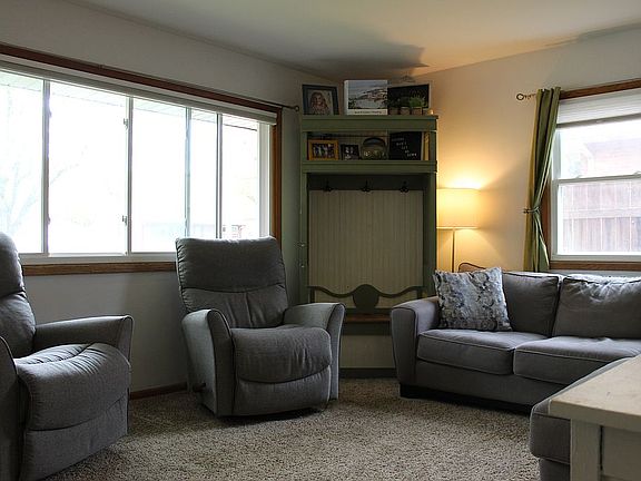 4th image of 4225 Pioneers Blvd