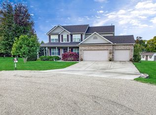 16000 Emerald Ct, Bloomington, IL 61705