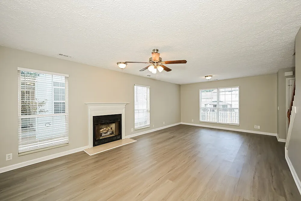 4 bed, 2.5 bath, 1852 sqft, $2,515 — Photo 4
