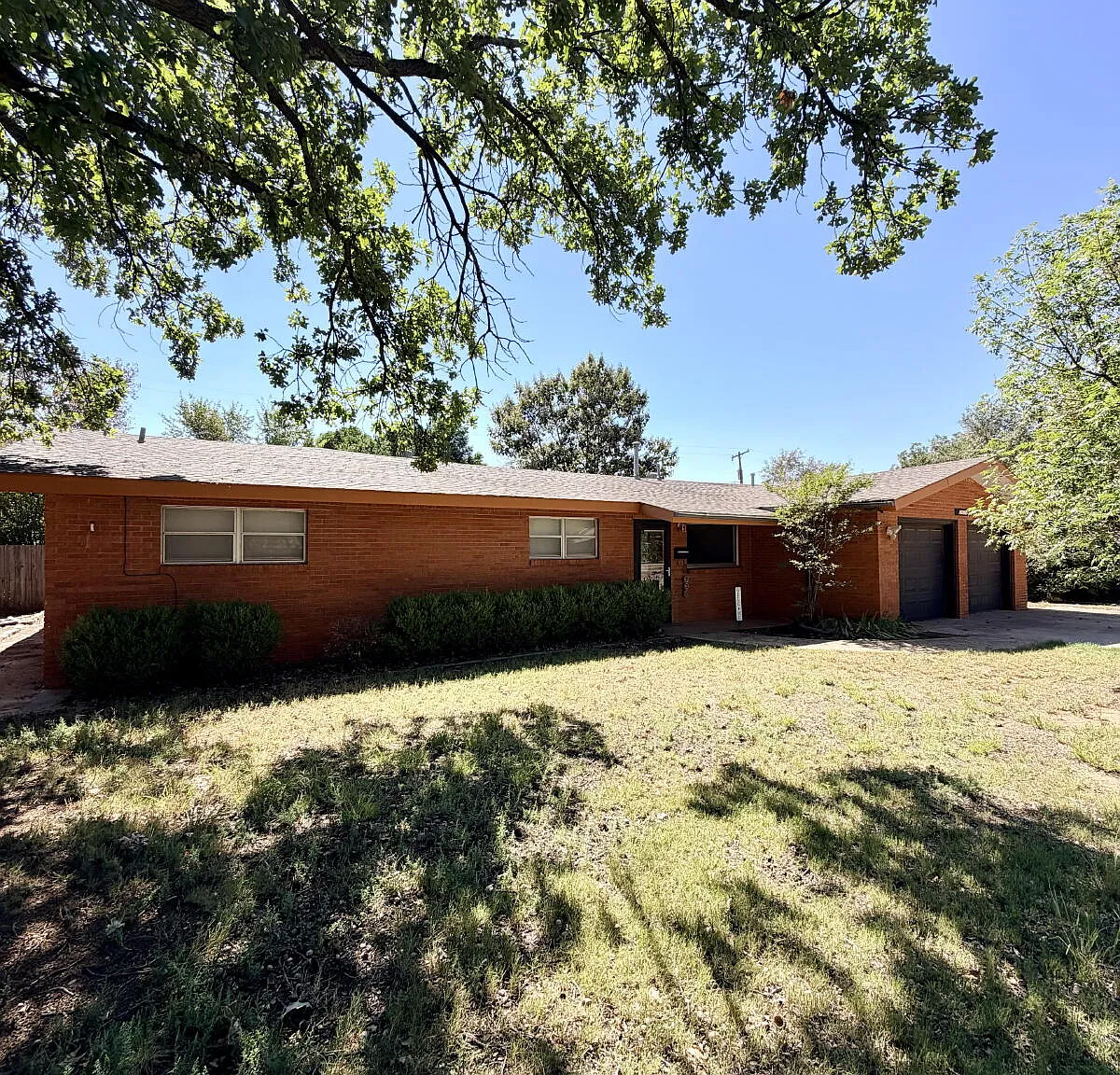 3 bed, 2.0 bath, 2156 sqft, $1,600 — Photo 2