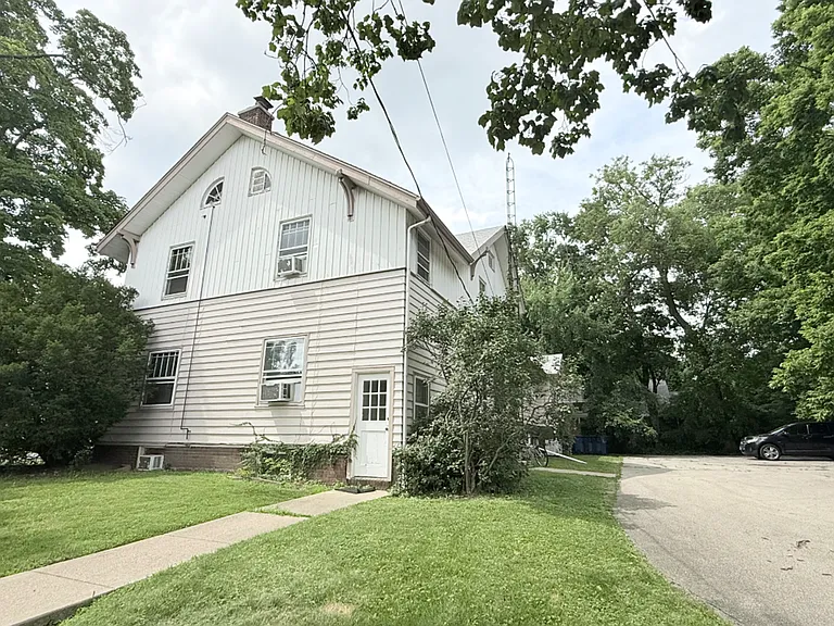 801 McLean — Photo 2