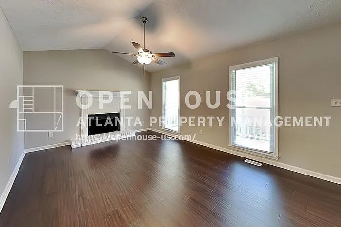 3 bed, 2.0 bath, 1221 sqft, $1,790 — Photo 3