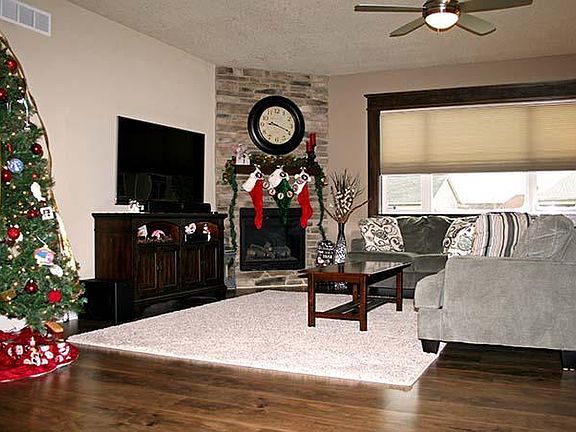 4th image of 2712 Kingston Dr