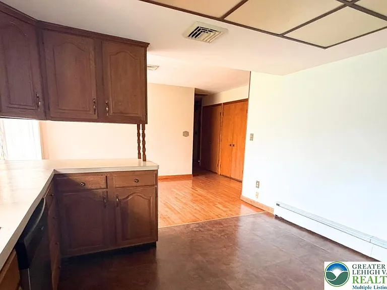 510 Zucksville Rd — Photo 9