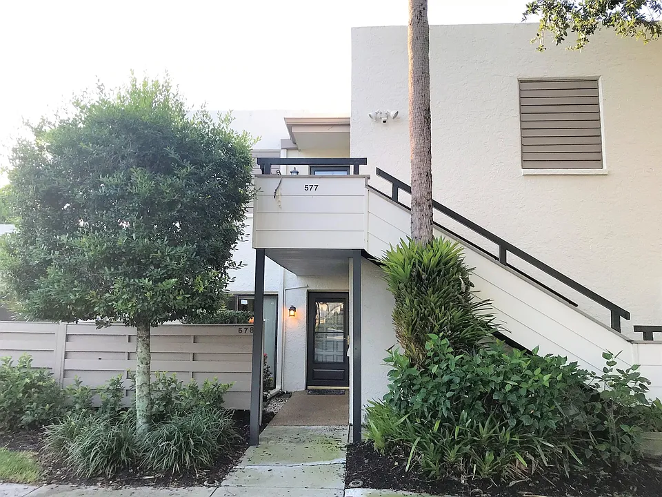 577 Lakeside Dr