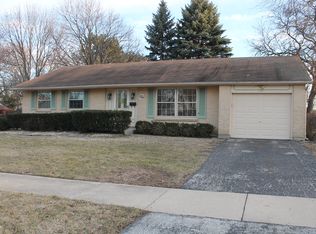 907 W Braeside Dr, Arlington Heights, IL 60004
