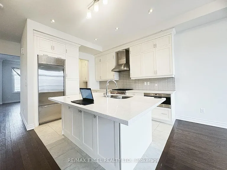 28 Island Green Ln — Photo 8