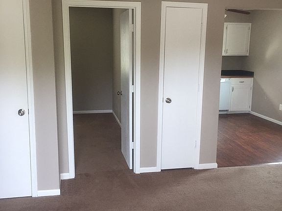 4th image of 1705 Lawrence Ave APT B