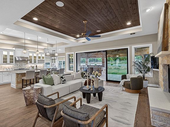 4th image of 209 Mayapple