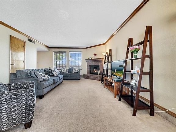 4th image of 8421 Saratoga Dr