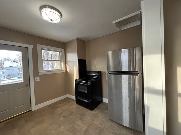 8 Bennett St, Augusta, ME 04330