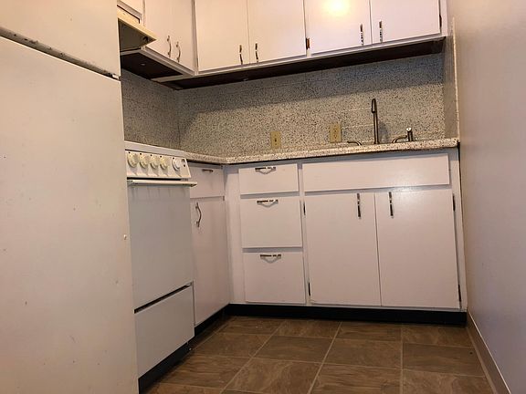 4th image of 704 S Lincoln Ave APT 11