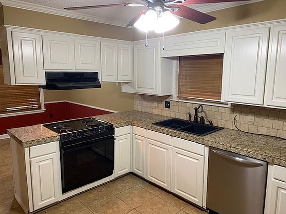 4th image of 2214 Forest Park Dr