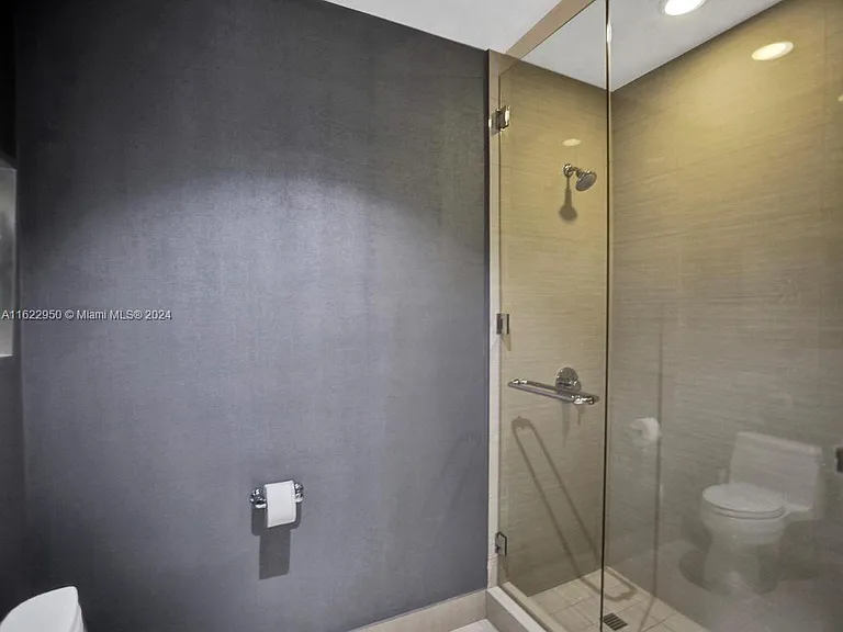 3250 NE 188th St #207 — Photo 74