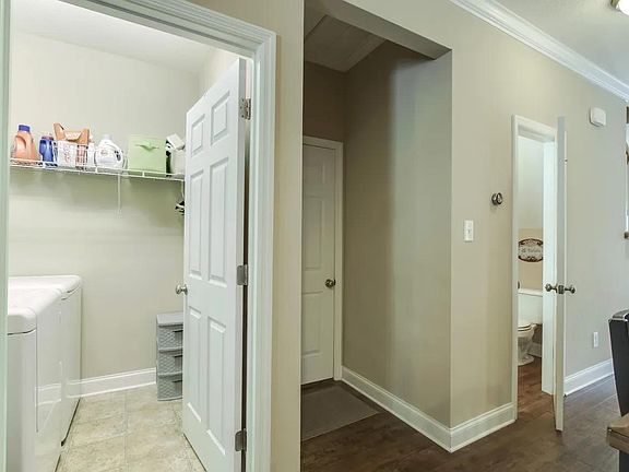 3rd image of 936 Vicar Ln