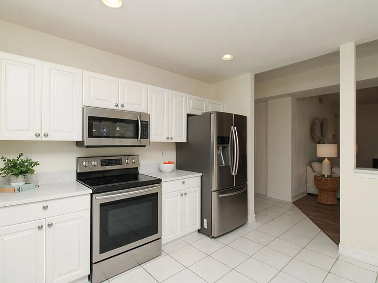 600 Diamond Cir #607 — Photo 22