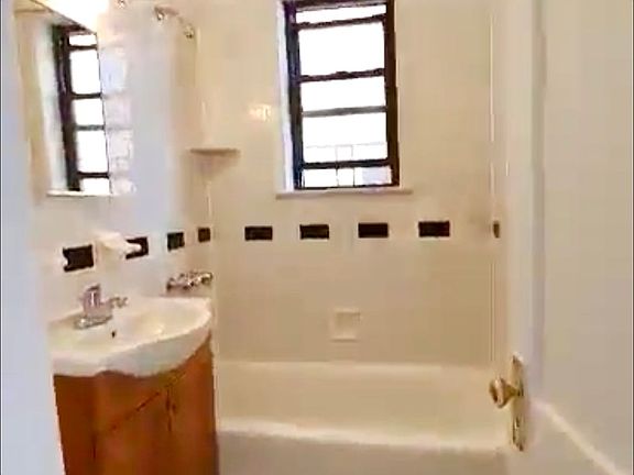 4th image of 21-46 Crescent St #5