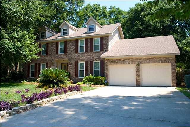 1052 Stonehenge Dr