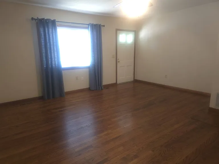 4701 N Peniel Ave — Photo 3